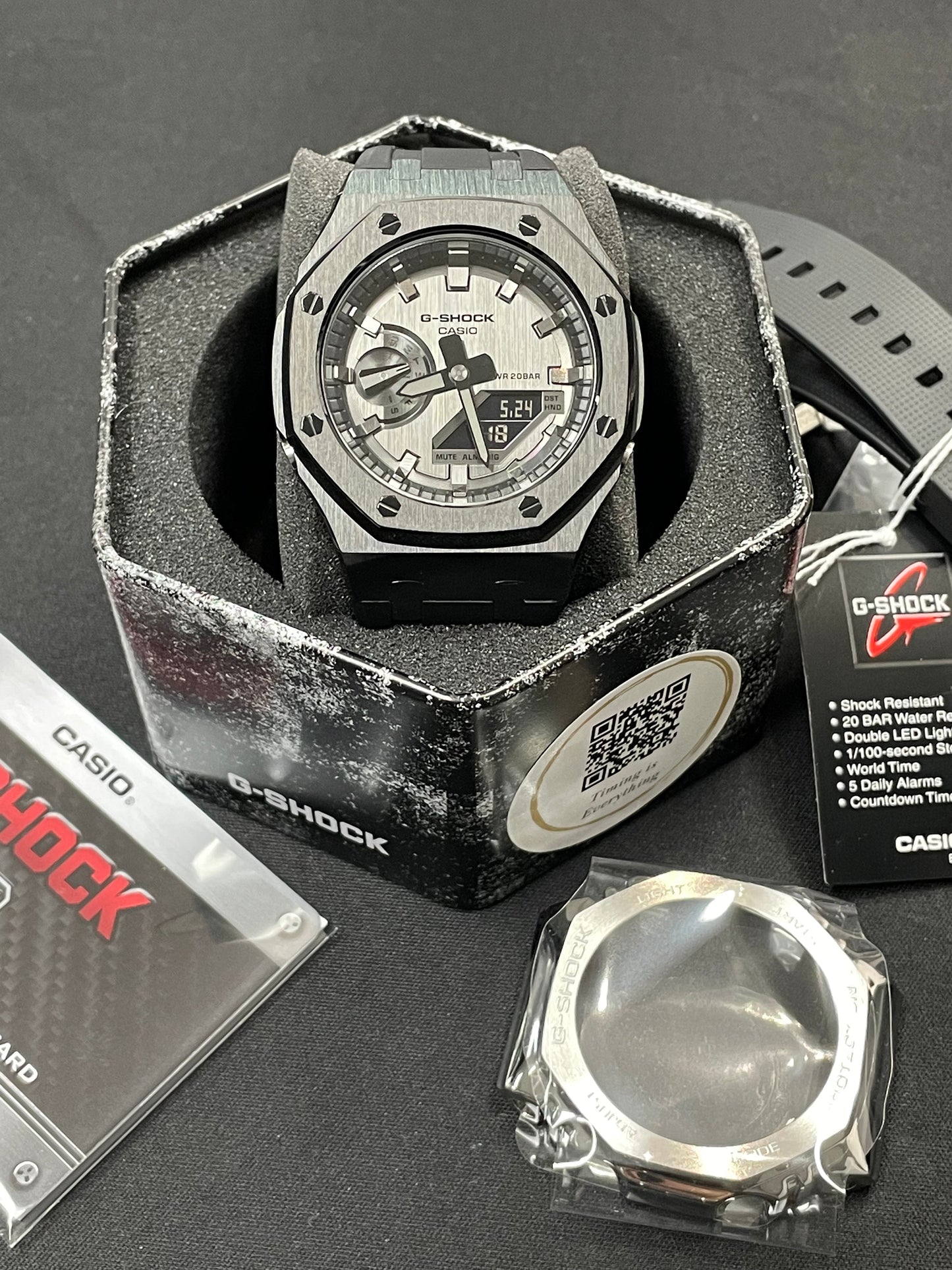 CasiOak GM-2100 45mm silver case with rubber strap