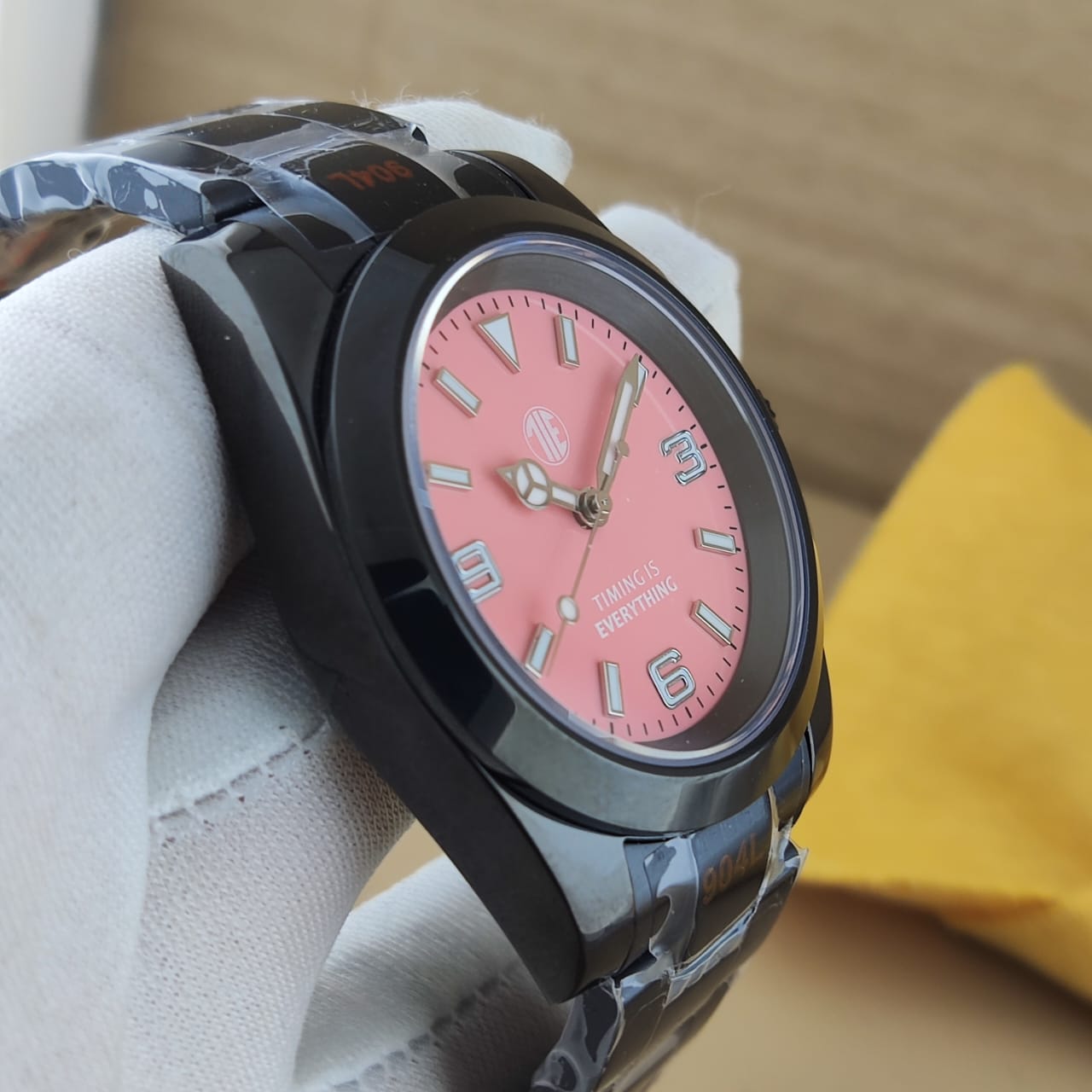 TIE Classic Automatic NH35 Black/Salmon